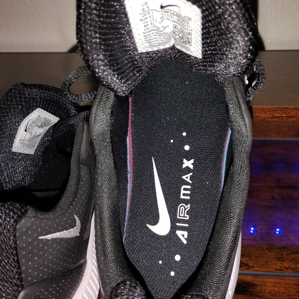 Nike Black and White Men's Shoes - Picture 2 of 6
